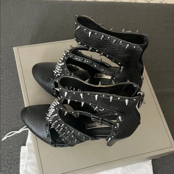 BCBG Hersh black leather stud heels Studded size 8 - Picture 7 of 11